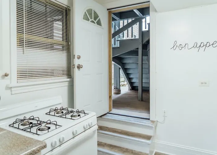 Apartment 1br Modern In The Heart Of The - Marshfield G Chicago